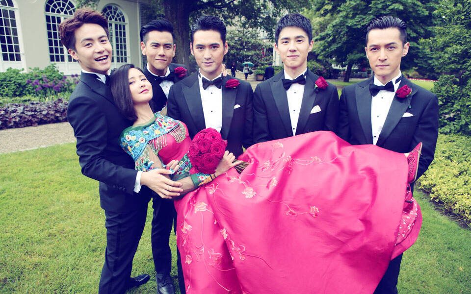 袁弘张歆艺德国古堡大婚 伴娘伴郎颜值爆表