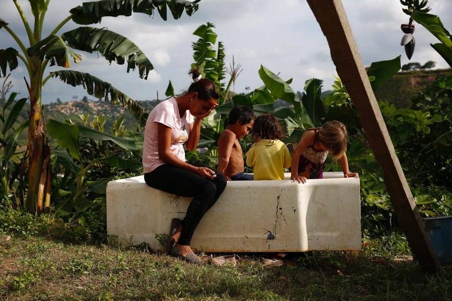 无避孕工具可买 她们被迫排队结扎