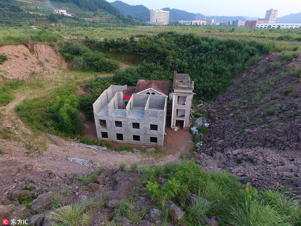 钉子户4年后在屋旁又建3层楼