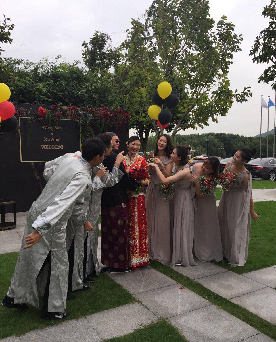 奥运冠军许安琪大婚 惠若琪领衔伴娘团