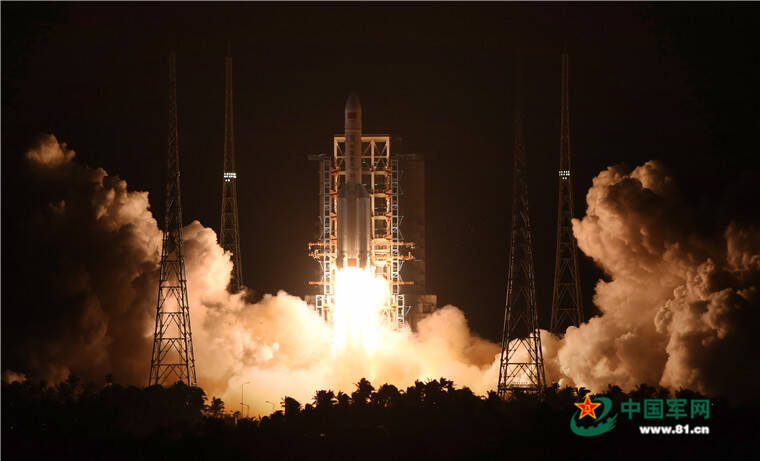 中国重型火箭长征-5震撼发射 起飞推力超1000吨_手机凤凰网