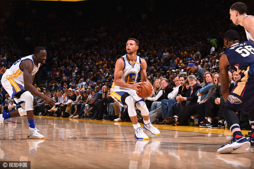 库里13记三分创纪录 勇士主场险胜鹈鹕