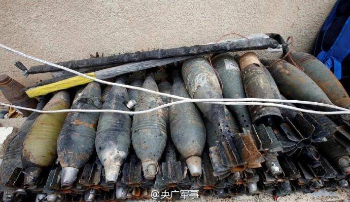 极端组织改装煤气罐当炮弹 美士兵看呆