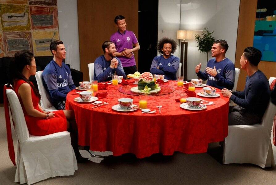 林良铭与皇马4队长拜年 c罗中文送祝福