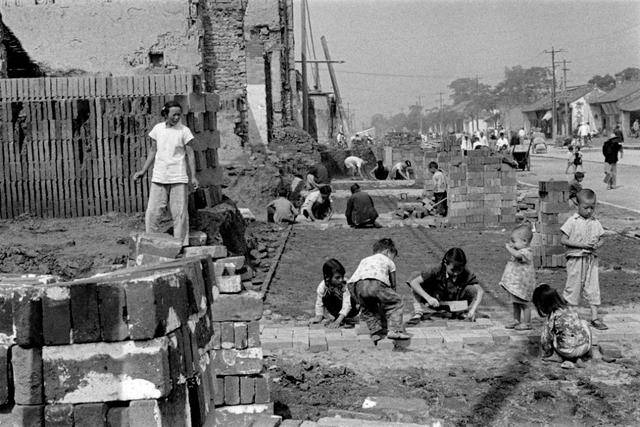 布列松镜头下的1950年代中国生活_手机凤凰网