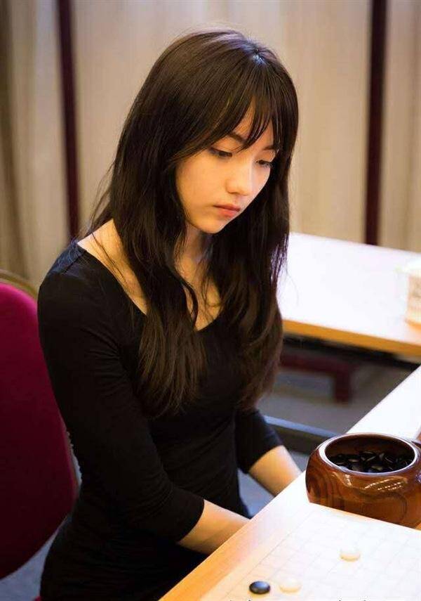 美女棋手颜值征服韩国 淘汰竟获外卡晋级