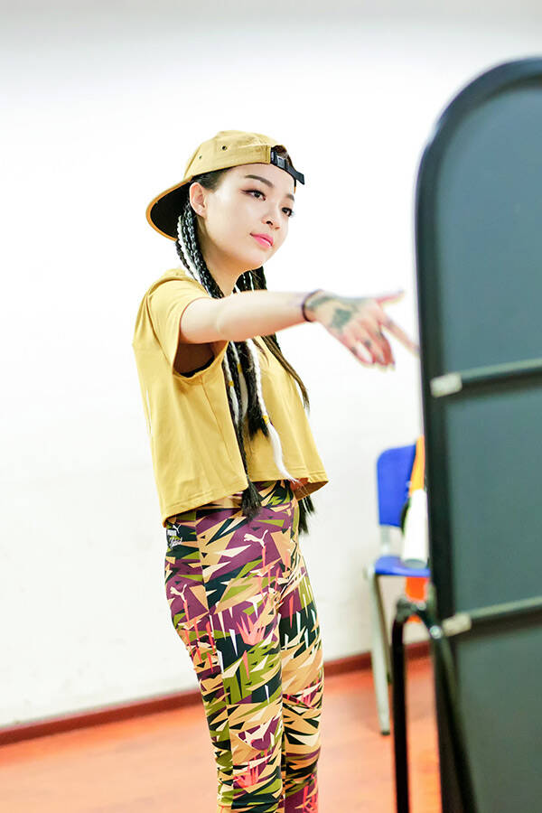 vava:不可思议的rap少女