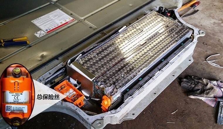 7000多节!国外牛人拆解特斯拉电池板