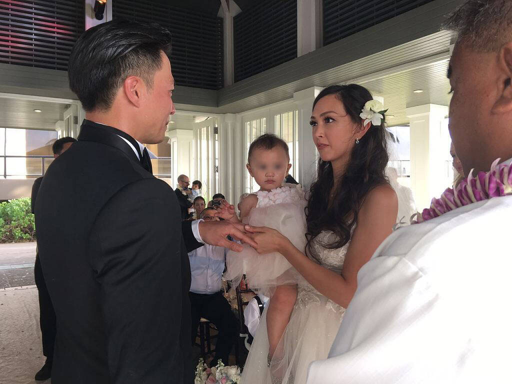 谢霆锋妹妹旧爱安志杰举行婚礼 现场拥吻浪漫满分