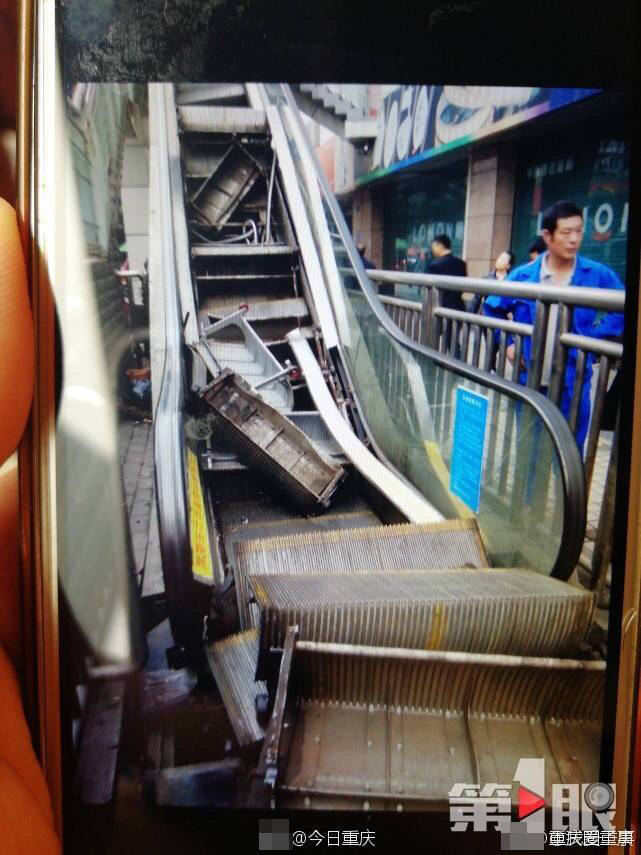 扶手电梯事故图片