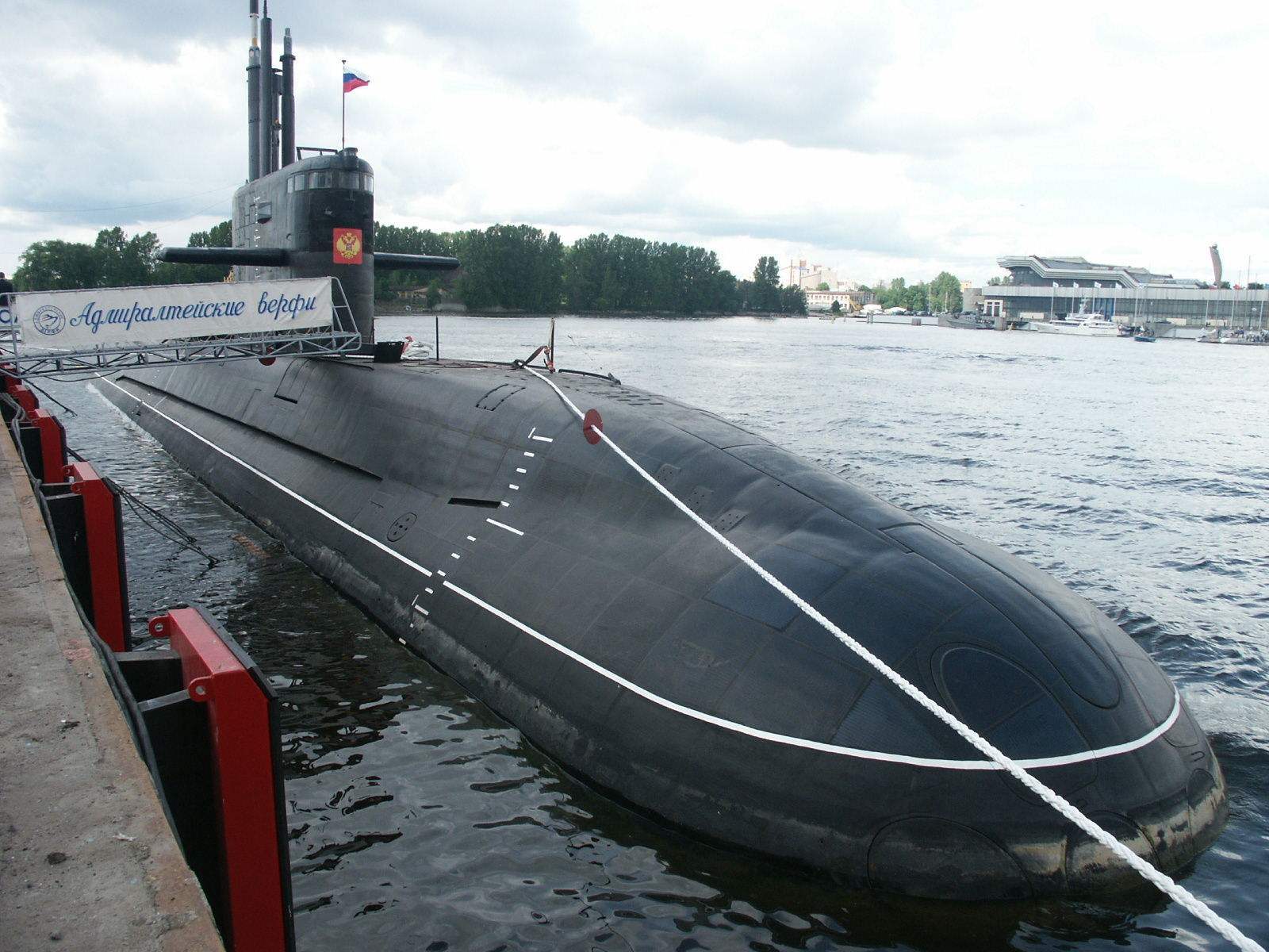 新一代常规潜艇首艇卡瓦里号正式交付印度海军