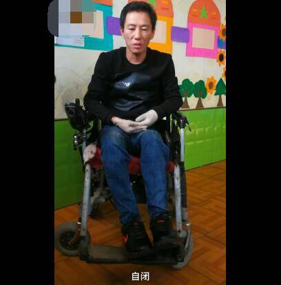 的"钥匙链"的"非常接触"后,历经多次手术,宋学文失去了双腿和他的左臂