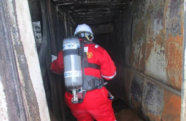 中国四勇士冒死登桑吉瞬间