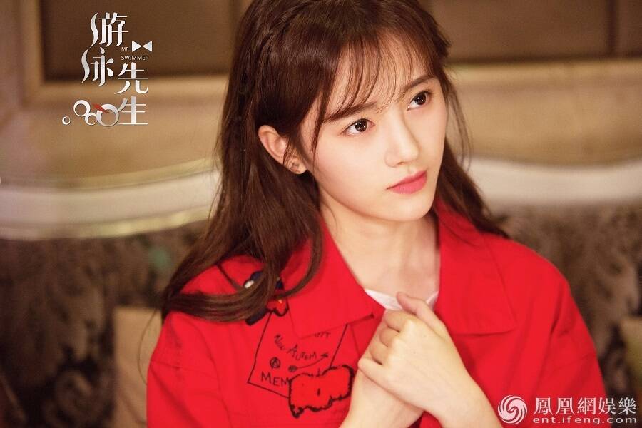 《游泳先生》曝人物特辑 鞠婧祎甜美亮相笑容温柔