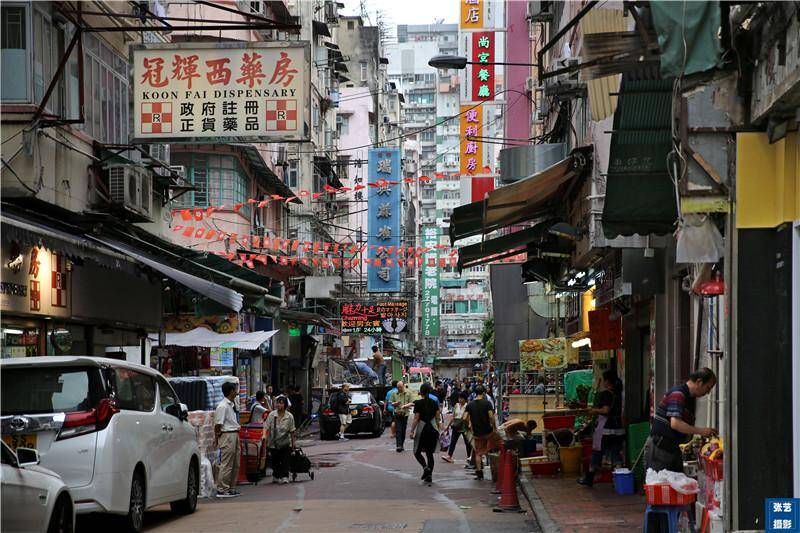 末至五十年代初,内地大批上海裁缝师傅从上海等地南下香港,并在太子道