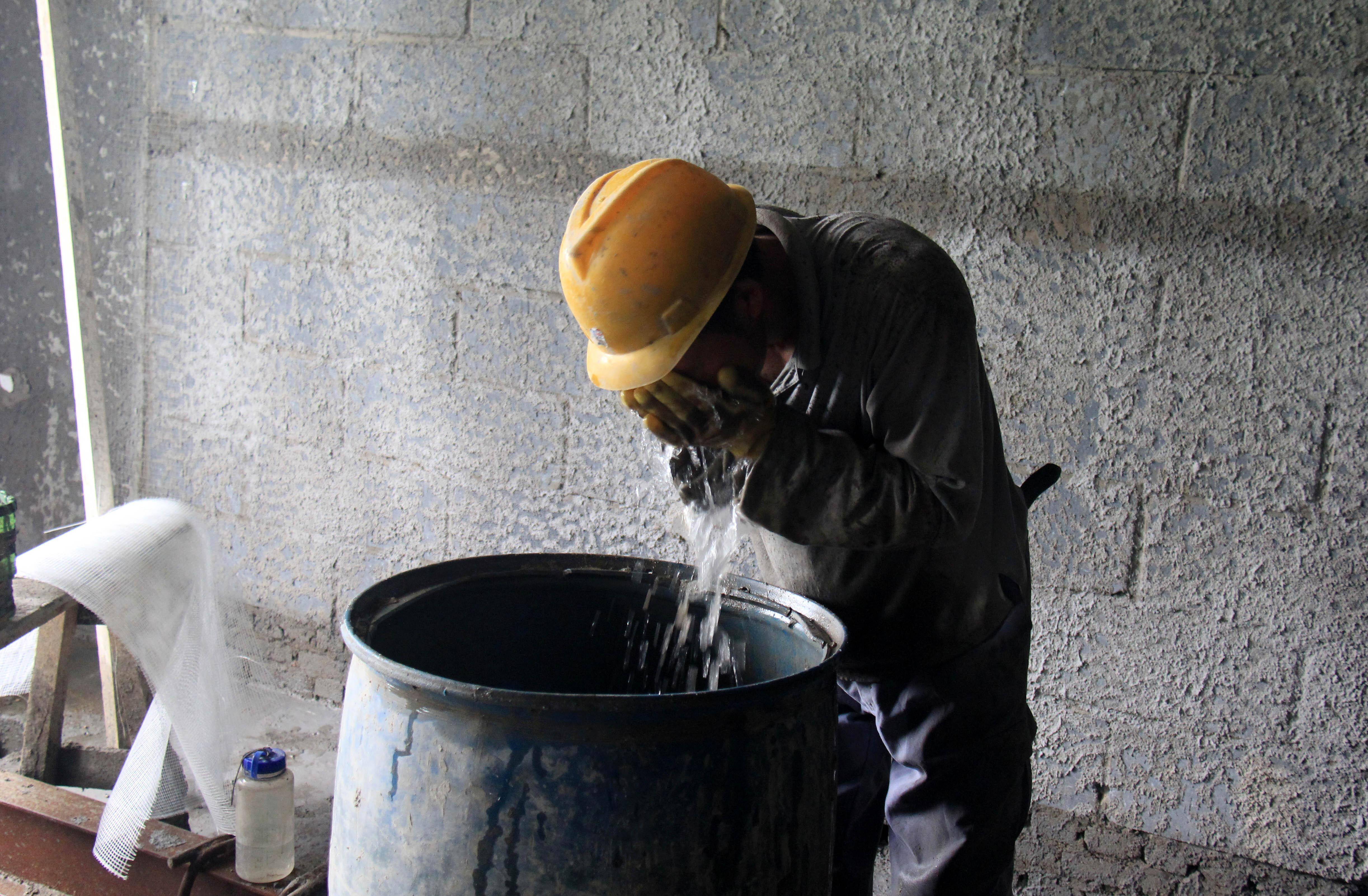 看完这些烈日下的劳动者 方知生活的不易