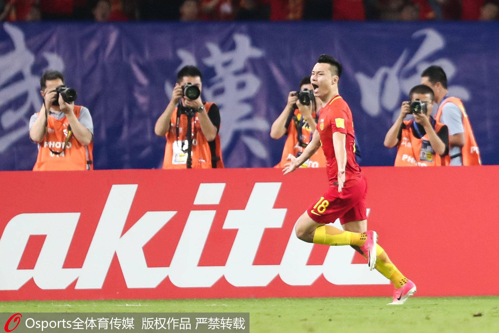 点球!郜林一蹴而就!中国1-0乌兹别克斯坦_手机凤凰网