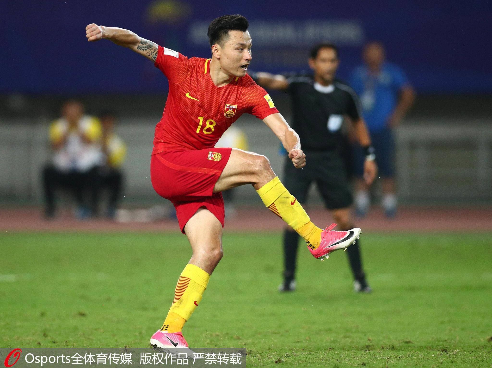 点球!郜林一蹴而就!中国1-0乌兹别克斯坦_手机凤凰网