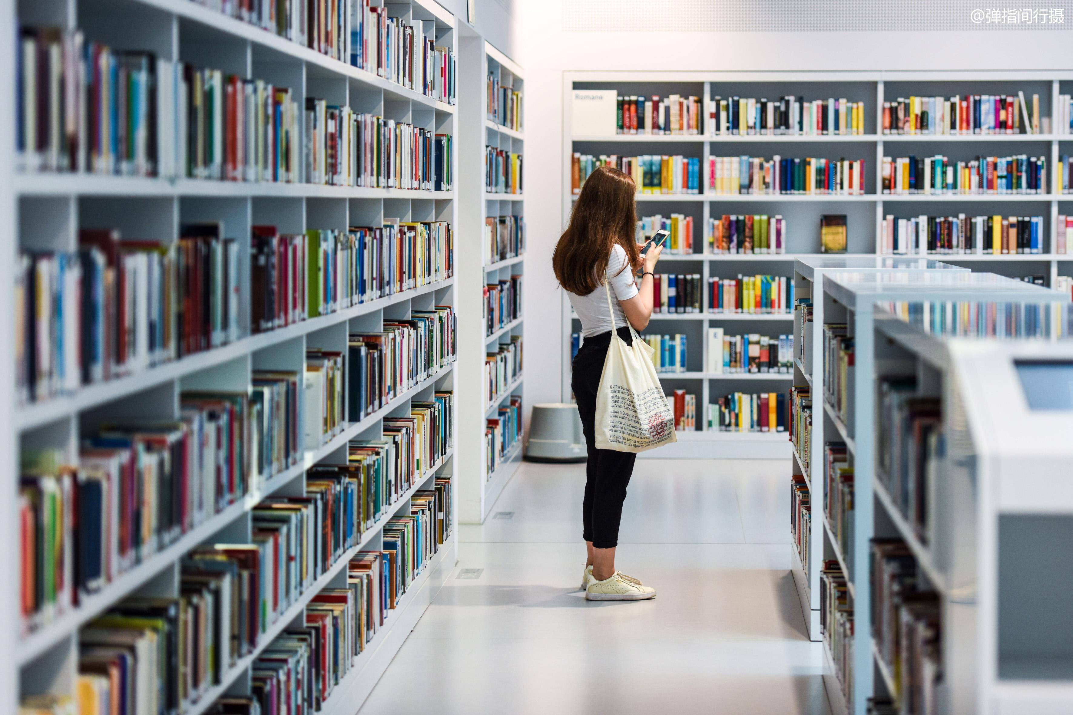 耗资79亿欧元打造的德国最美图书馆,成为年轻人谈情说爱的主战场