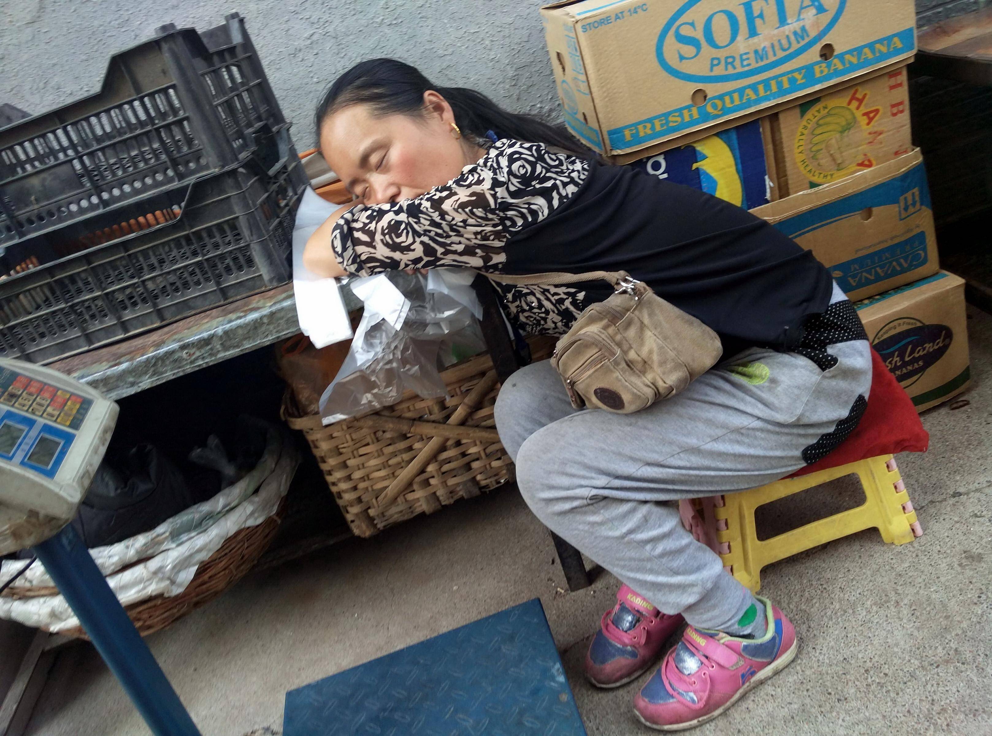 陪读妈妈付出的艰辛努力 孩子你收藏下这些照片吧