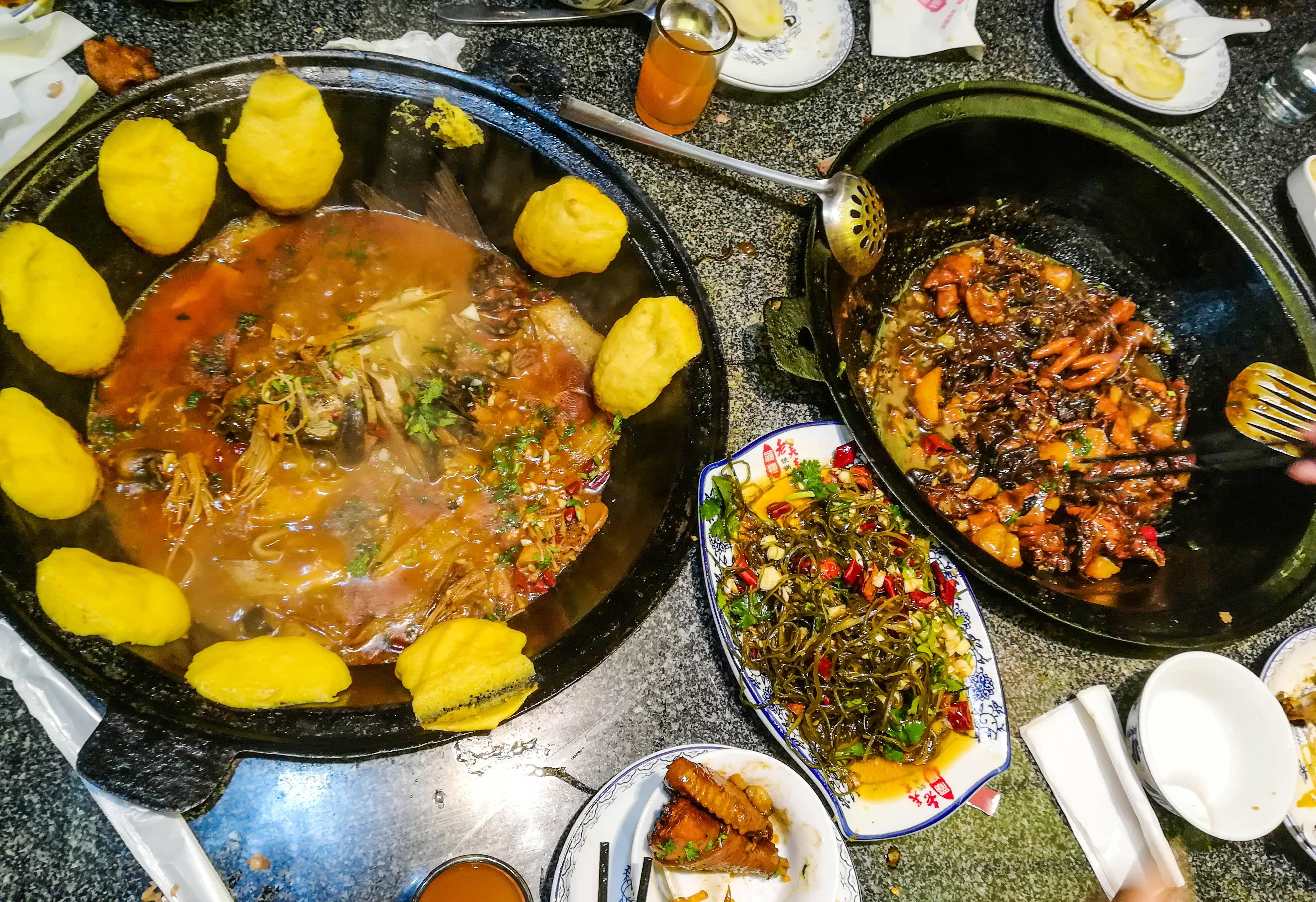 大雪纷飞到中国雪乡 滑雪漫步吃美食感受别样风情