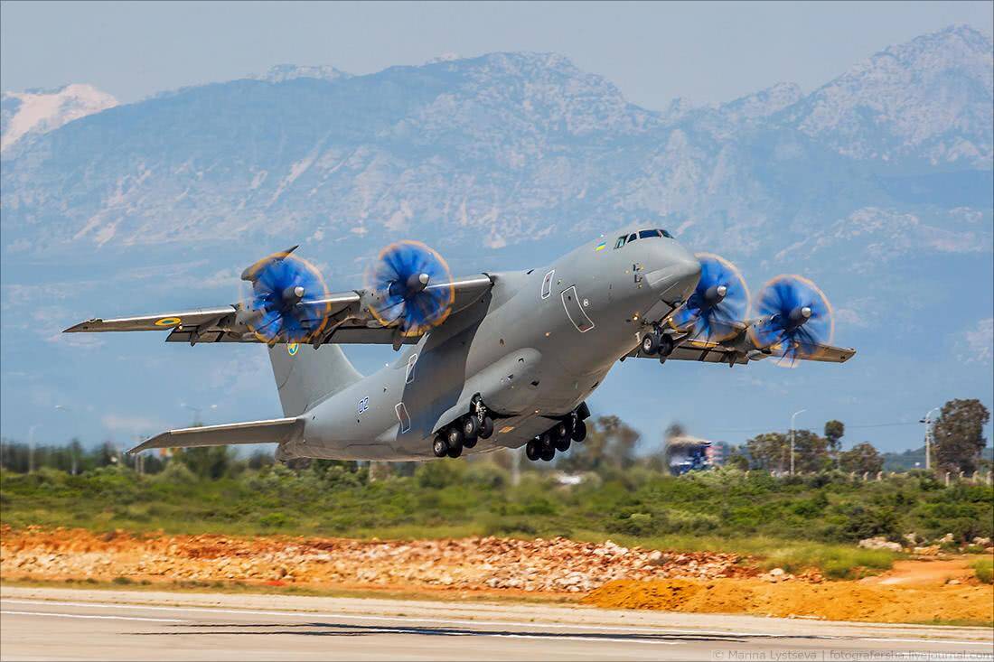 土耳其欧亚航空展掠影 安-70运输机的对转桨叶很奇特