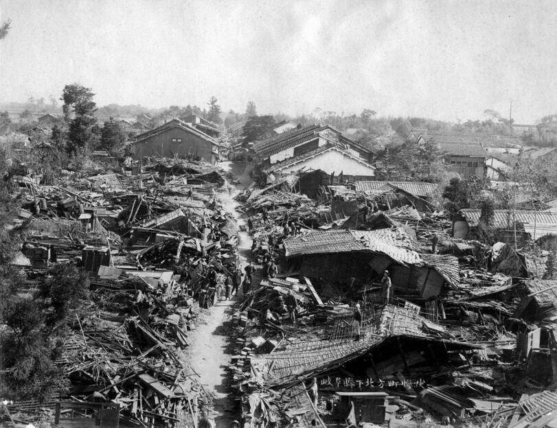 老照片:一场地震导致日本损失惨重 创下明治时代多个第一