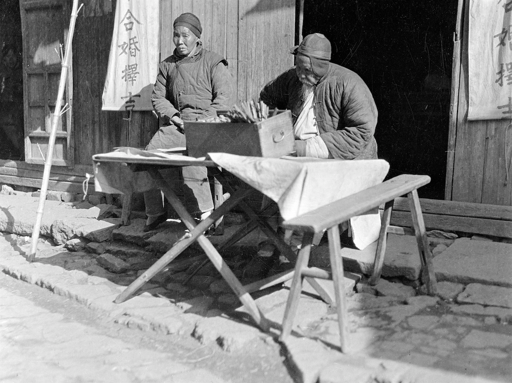 浙江旧影1917年,杭州包公祠的虎头铡刀_手机凤凰网