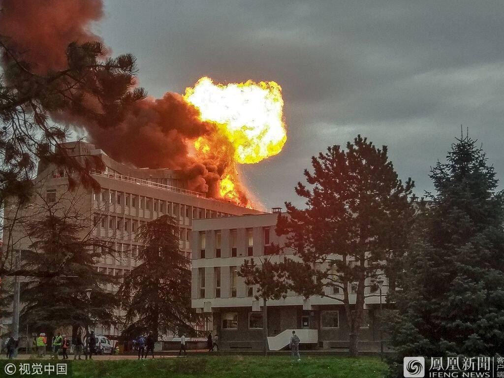 1月17日早上9点,法国里昂第一大学校区图书馆楼顶起火并发生大型爆炸