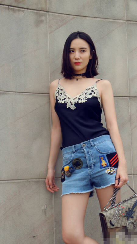 宋佳你说!你怎么到哪儿都能穿睡衣?