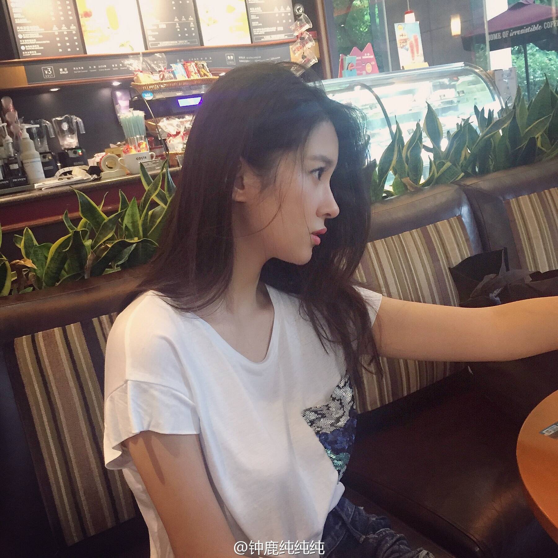 1/12 近日,刘晓宇携女友钟鹿纯现身某靶场,二人晒出打枪的照片(图片