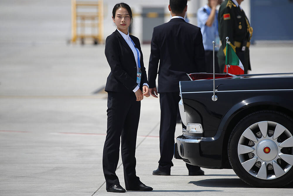 g20峰会:杭州机场的安保人员