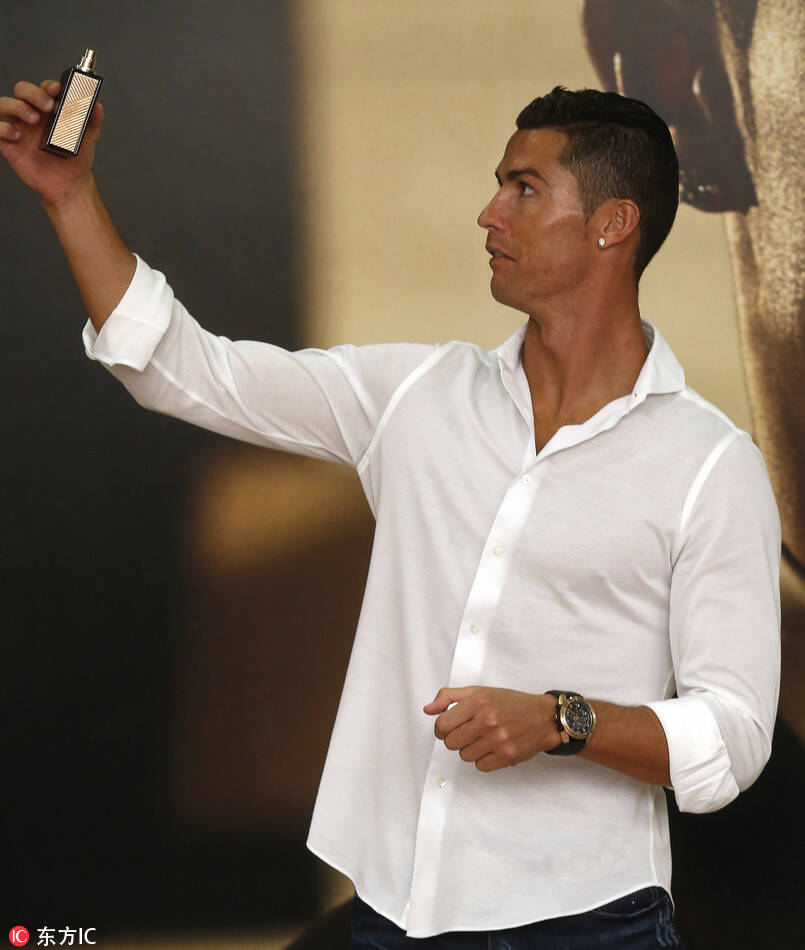 c罗出席个人香水品牌活动