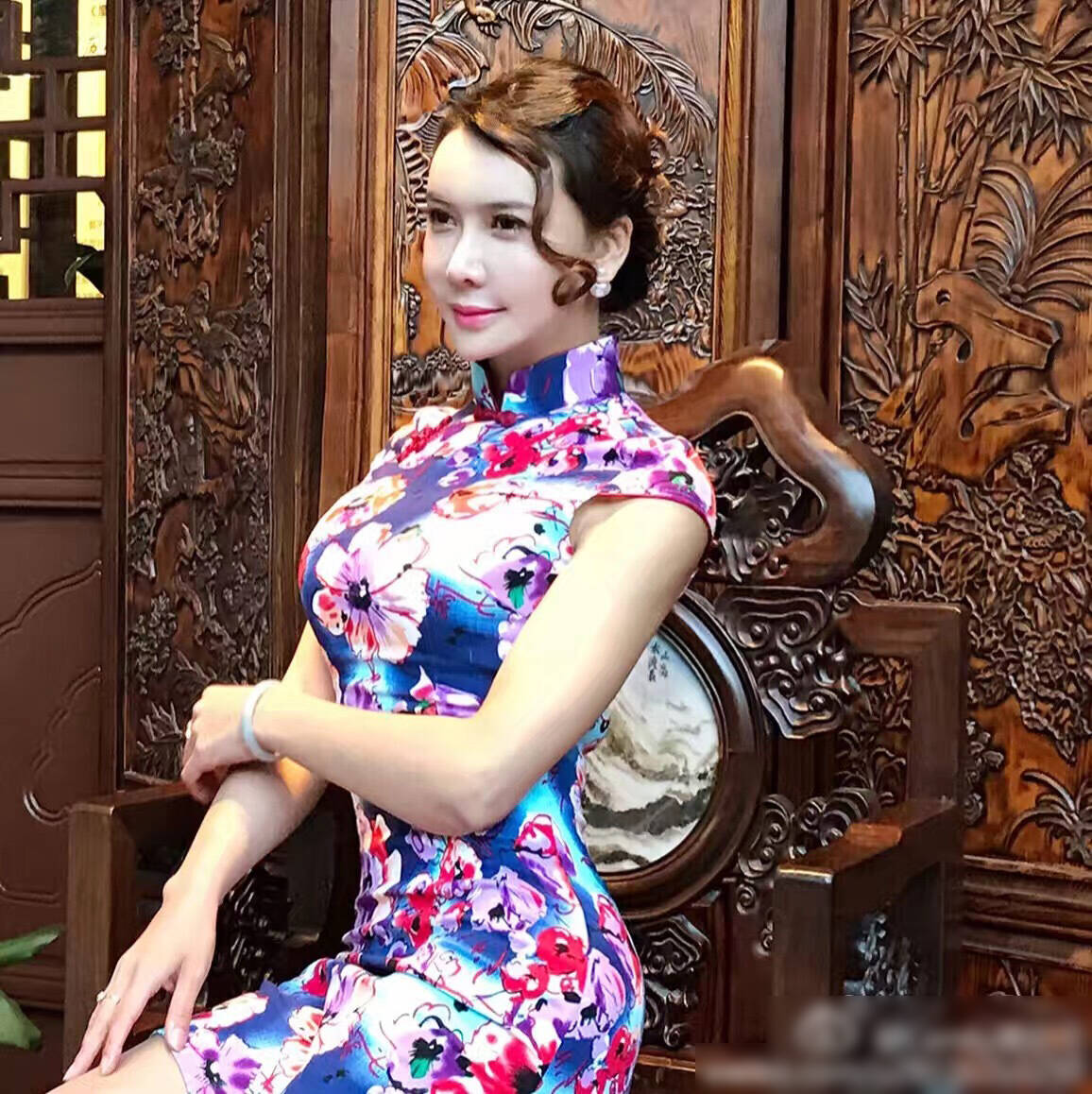 龚玥 _ Gong Yue Discography: Vinyl, CDs, & More – NZNLHM