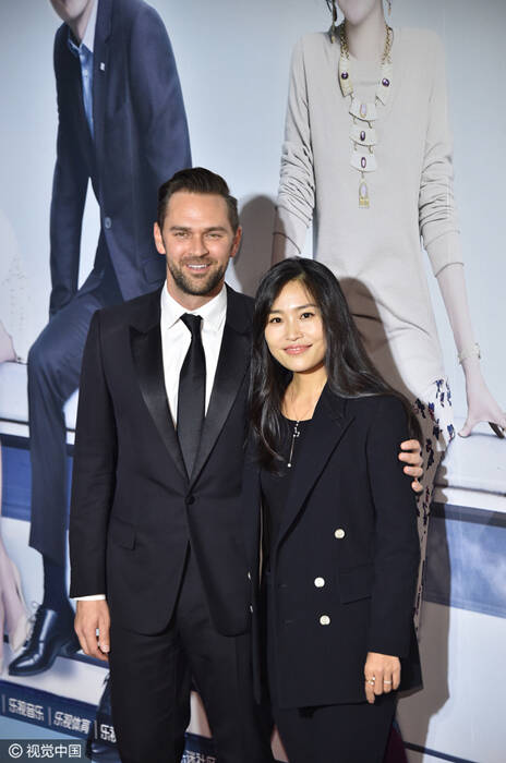 张艺谋女儿第二任洋老公长这样