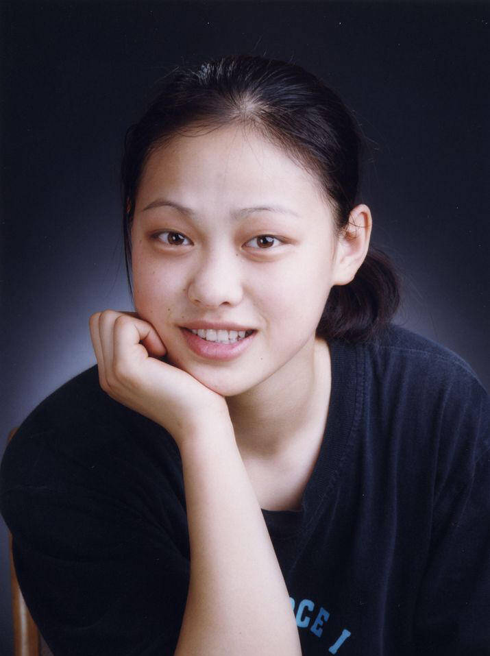 吴莎旧照曝光 网友:发型太杀马特