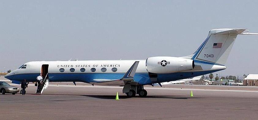 1/11 3月中旬,新任国务卿蒂勒森乘坐由波音737客机改装的c40专机访问