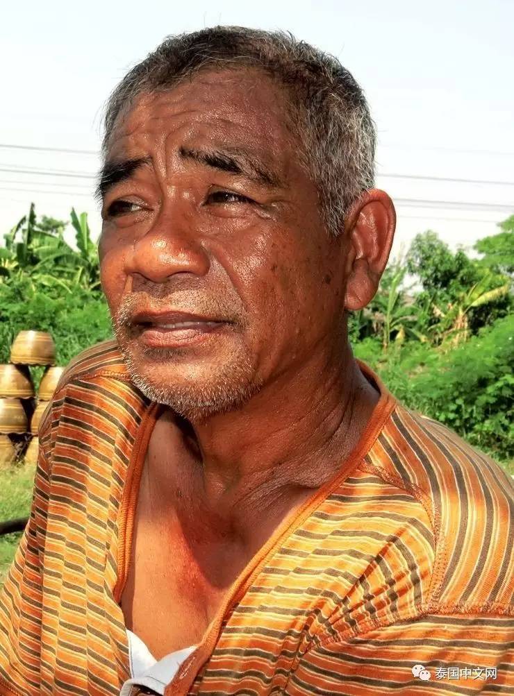 泰国大叔用太阳光烤鸡 获大学荣誉学位