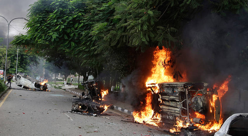 印度爆发大规模骚乱图片
