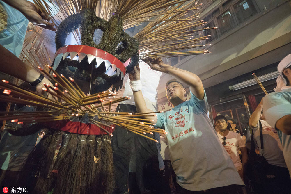 中秋香港看“大坑舞火龙” 体味百年不变的文化传承_手机凤凰网