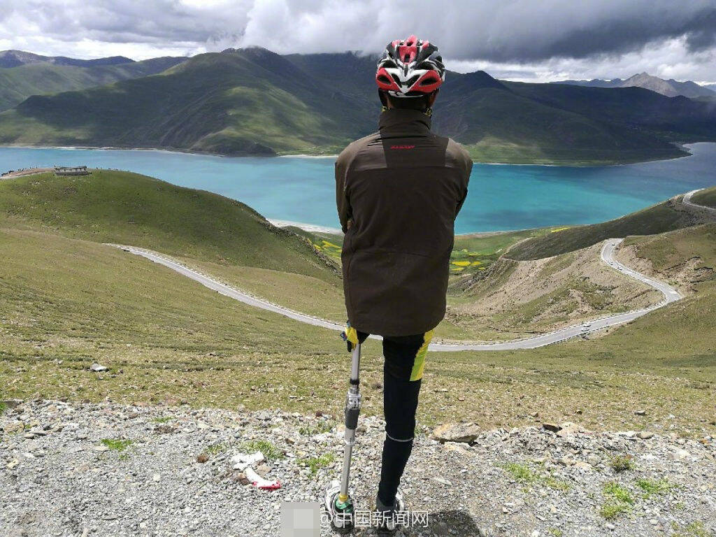 独腿小伙骑行新藏线:用一条腿丈量人生