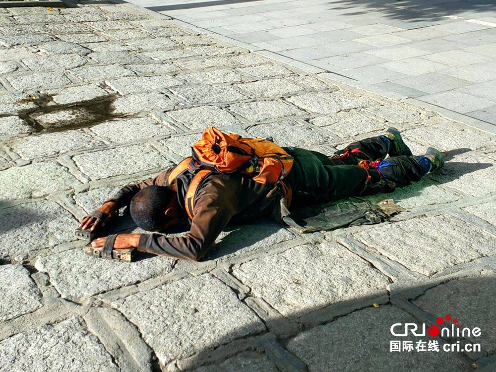 这些磕长头的画面你都见过吗?