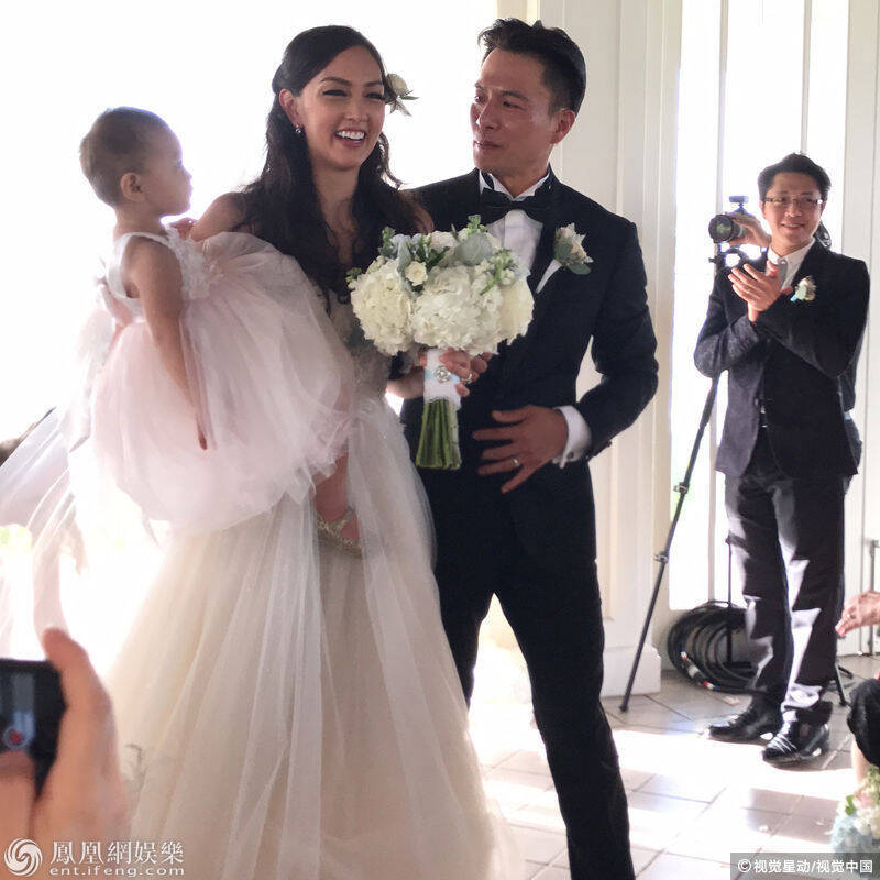 谢霆锋妹妹旧爱安志杰举行婚礼 现场拥吻浪漫满分