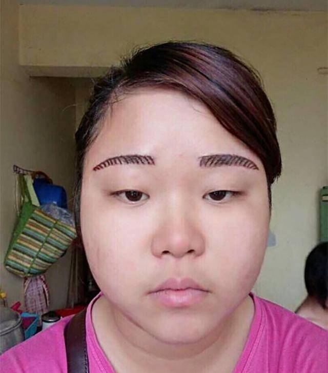 马来西亚妹子花300元纹眉,效果像被缝针!