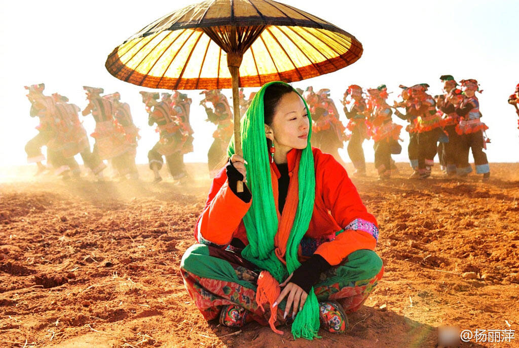 舞蹈皇后"杨丽萍生日晒美照