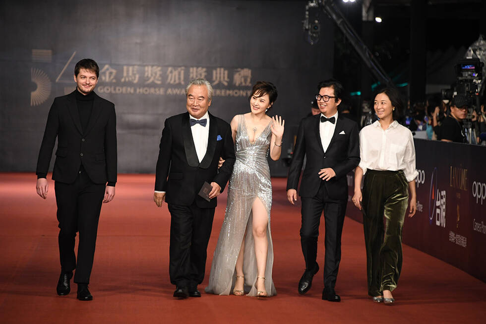 1/67 11月25日晚,第54届金马奖颁奖礼正式拉开帷幕,红毯阵容星光熠熠