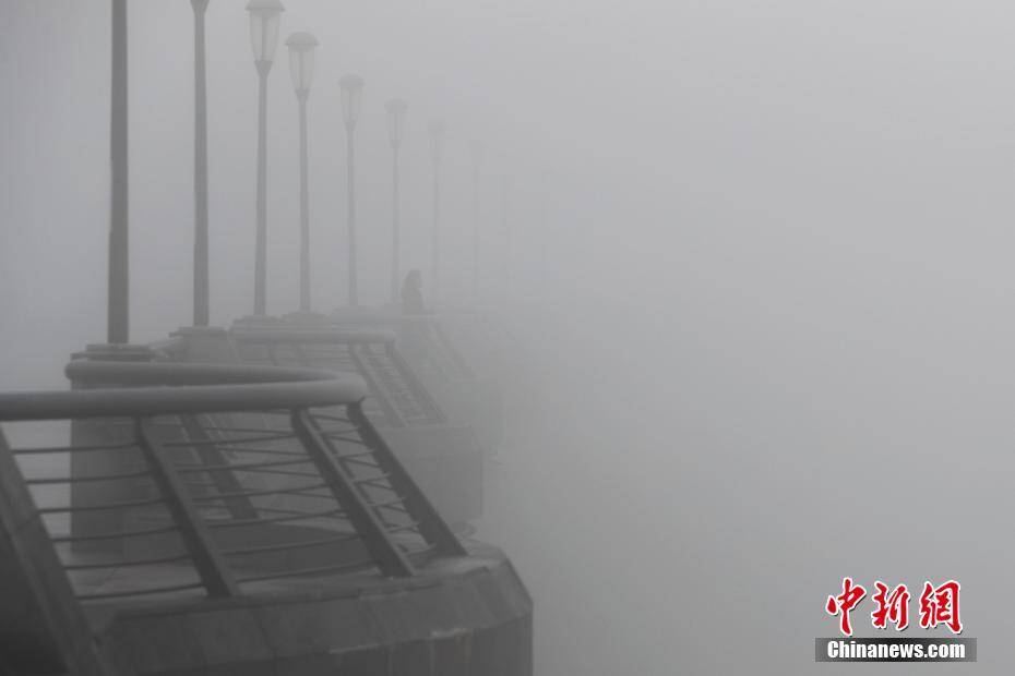上海大雾弥漫 部分地区出现强浓雾_手机凤凰网