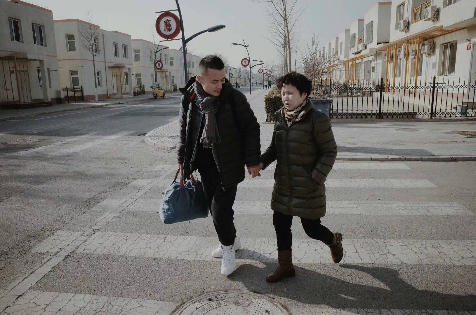 春节影像征集:我与妈妈的牵手合影