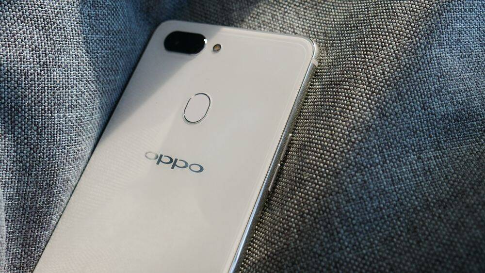 oppo r15图赏:配色大胆 红白纯净紫黑渐变_手机凤凰网