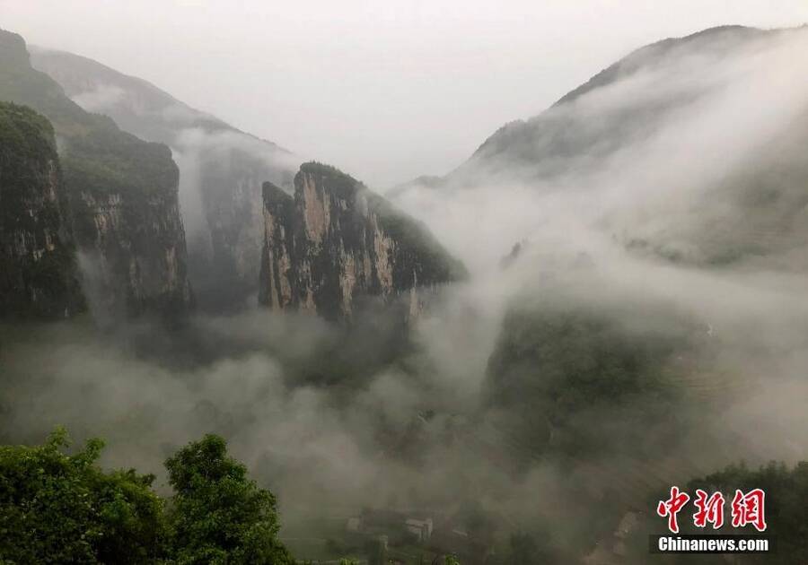 三峡旱夔门雨雾缭绕似仙境_手机凤凰网